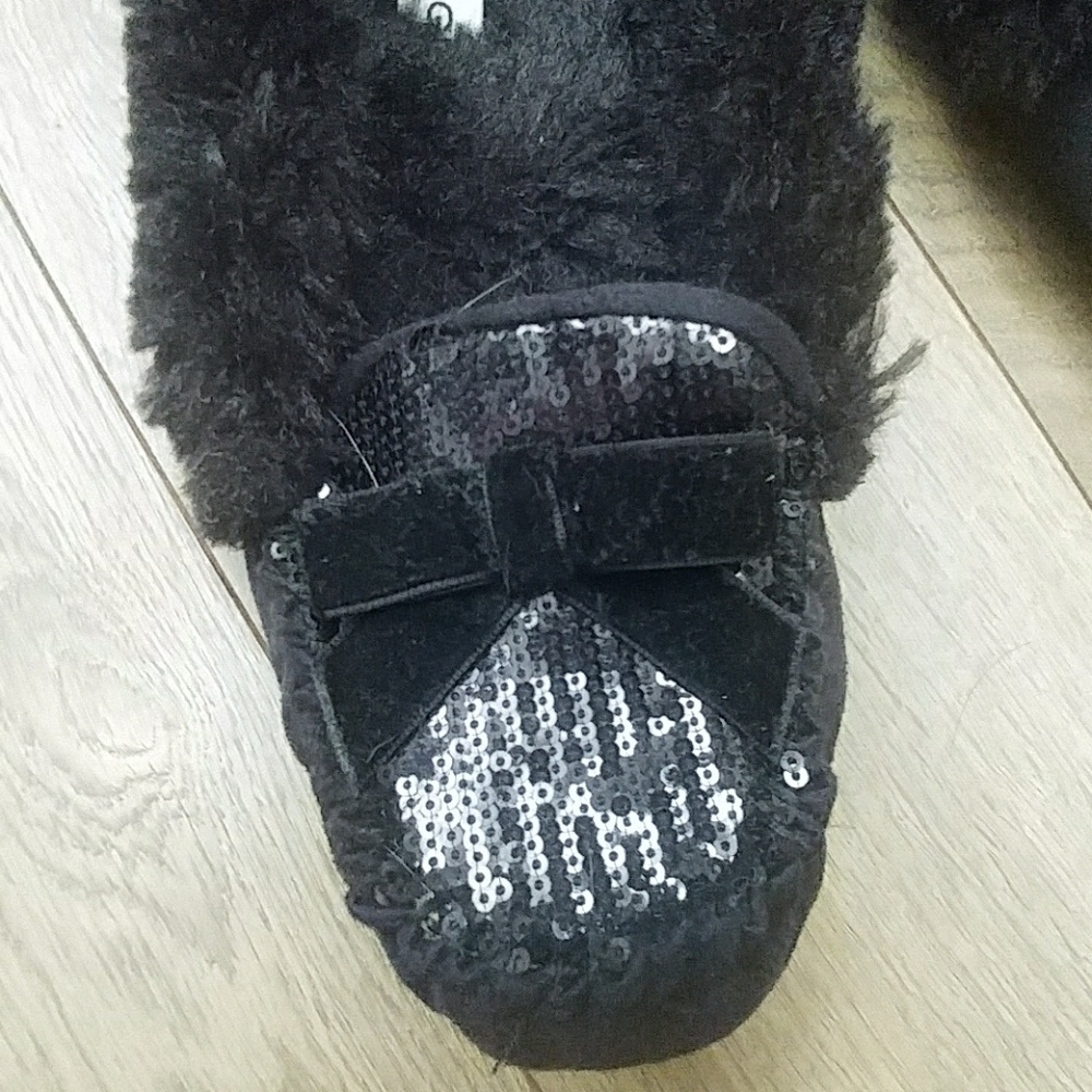 Fuzzy Slippers - Picture 3 of 4
